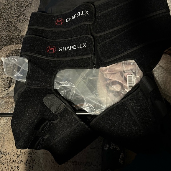 6XL Never been worn. I made this purchase, but never wore this. - Picture 2 of 2